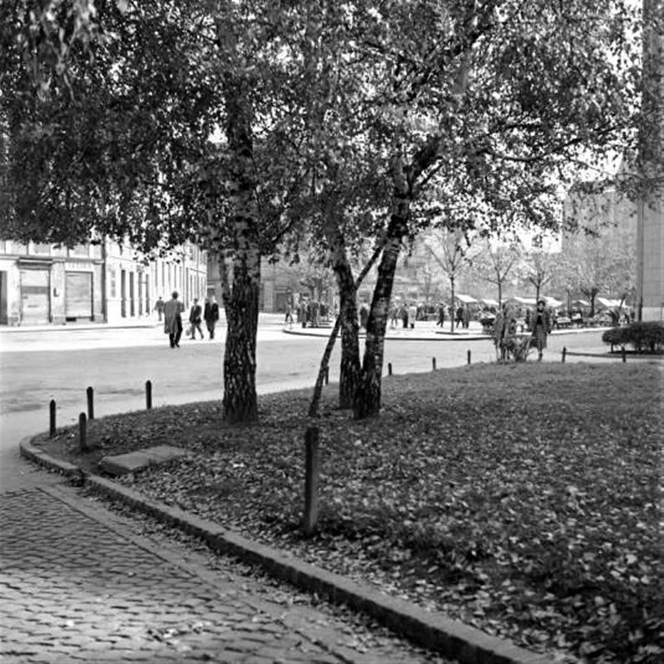 Ilički trg (Mali plac, današnji Britanski trg) vjerojatno 1940-ih godina